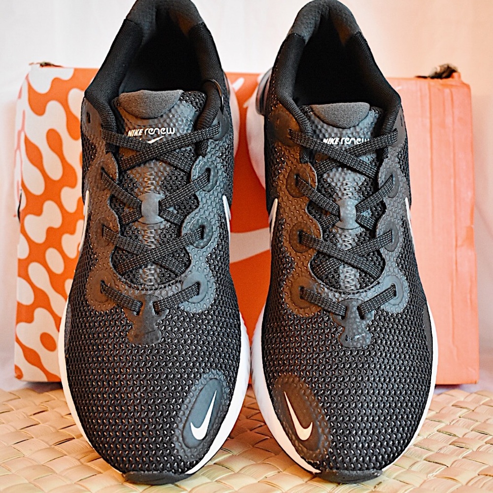 🚨SOLD🚨NEW Nike Renew Run (Black/White) - Picture 3 of 8